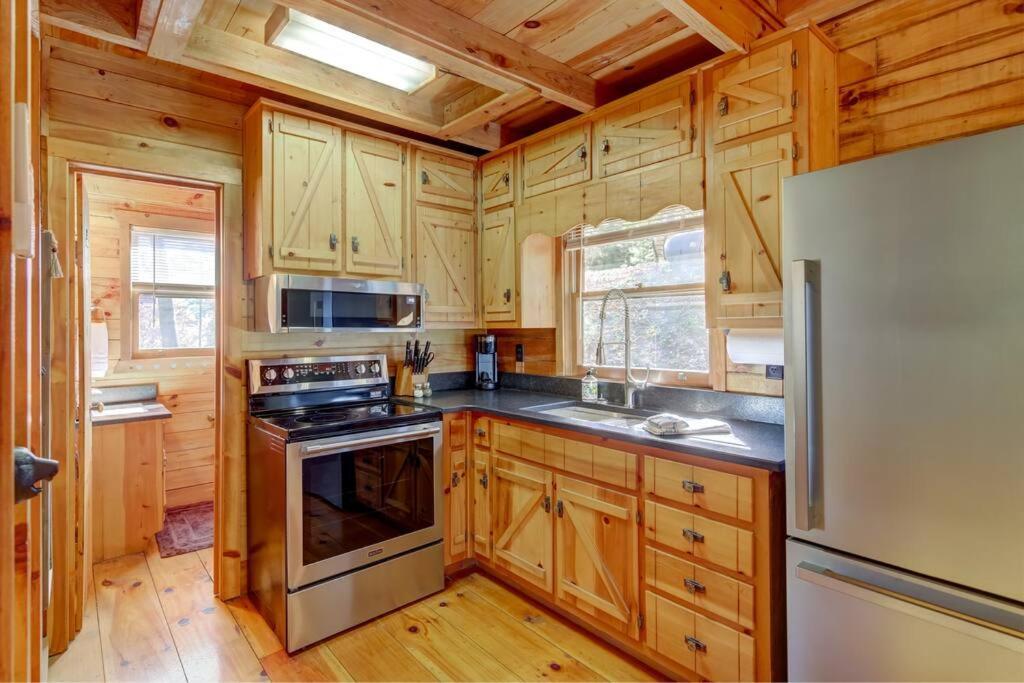 Log With Mountain View And Privacy * Blue Ridge