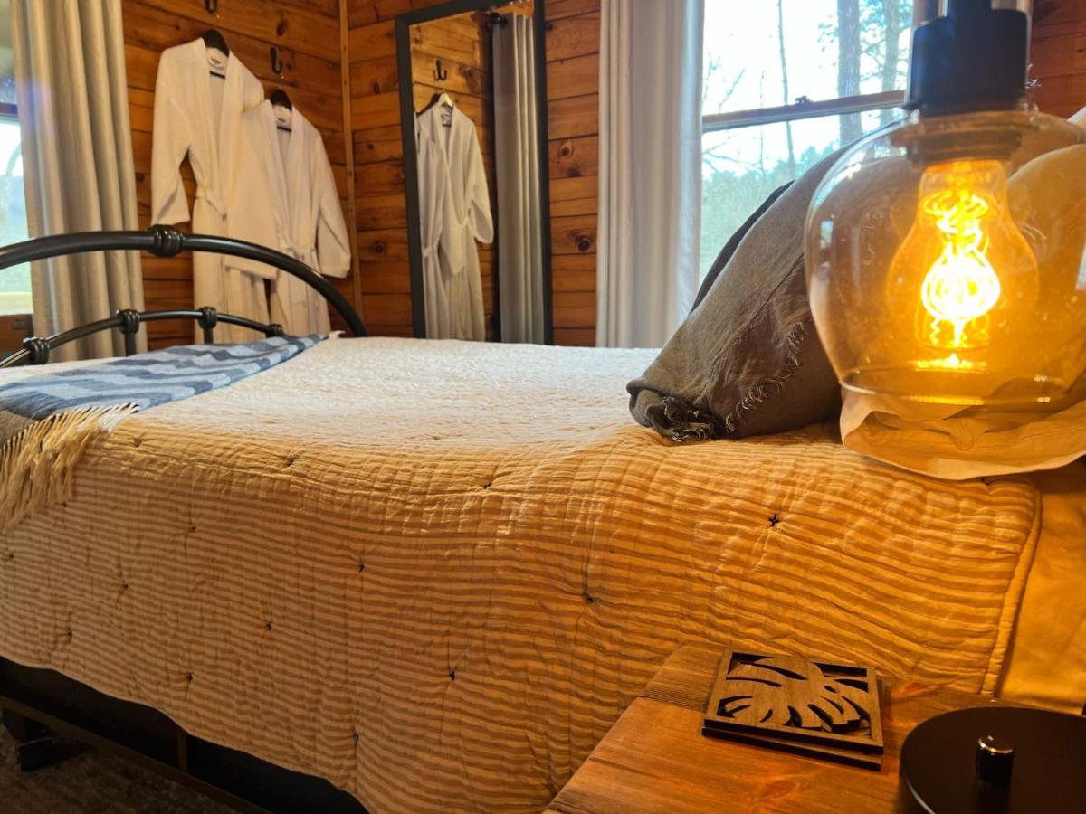 Log With Mountain View And Privacy Holiday home Blue Ridge