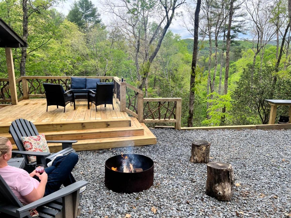 Log With Mountain View And Privacy *
