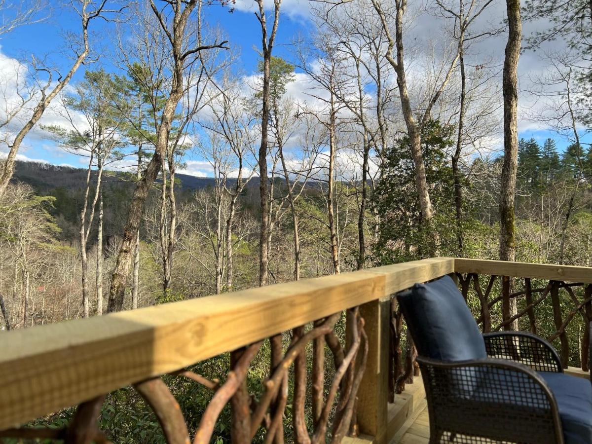 Log With Mountain View And Privacy Holiday home *