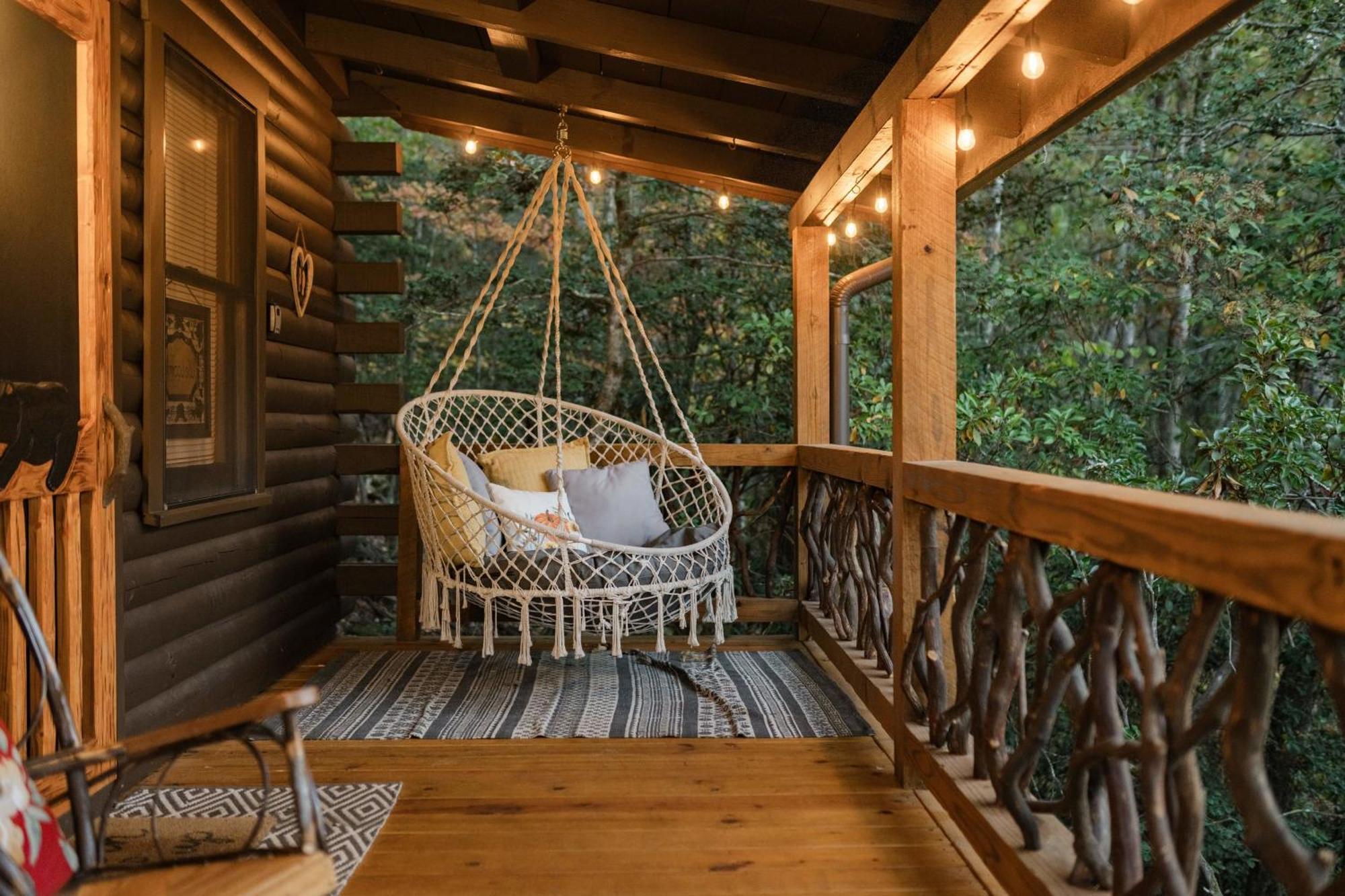Log With Mountain View And Privacy *