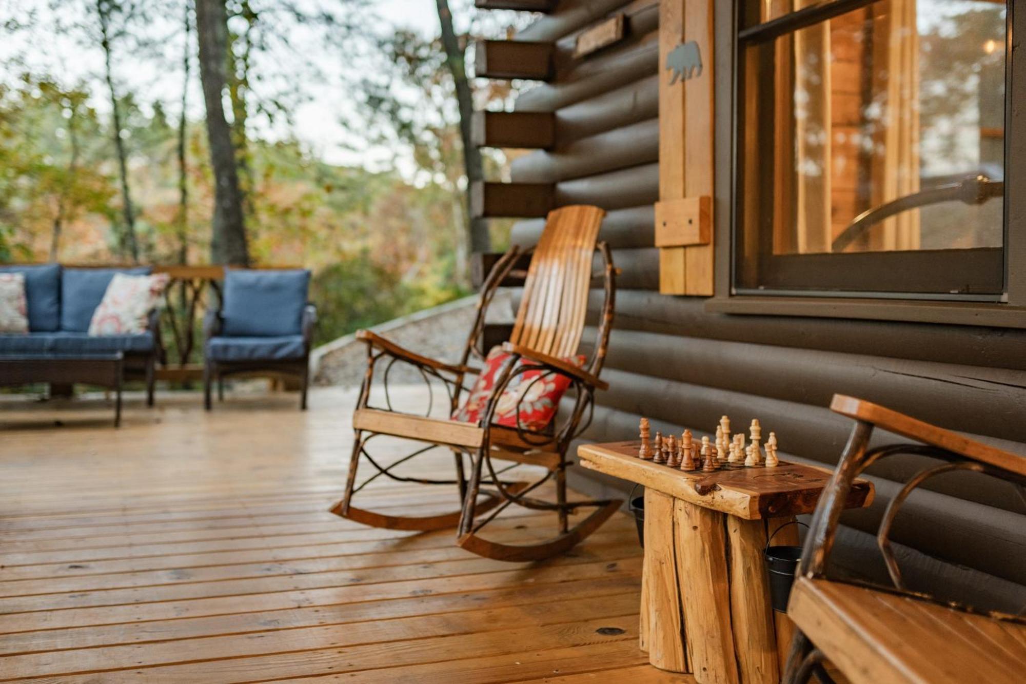 Log With Mountain View And Privacy Holiday home Blue Ridge